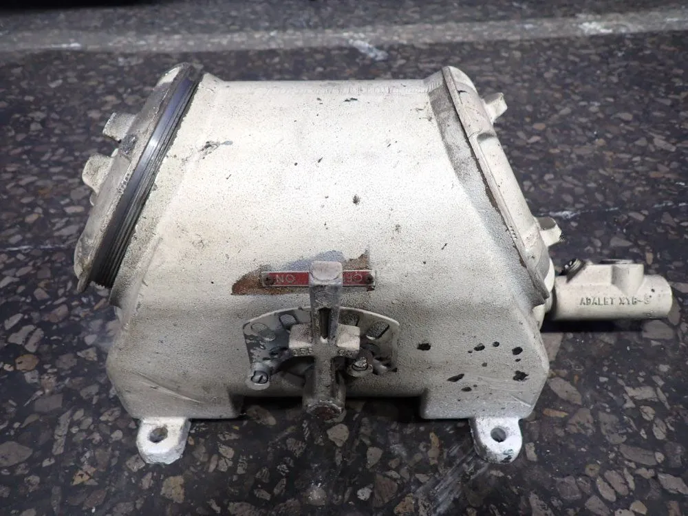 Crouse-hinds Enclosed Switch