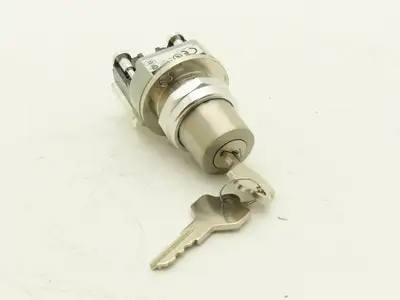 Allen Bradley 800T-H33B Cylinder Lock Selector Switch 2 Position Keyed Ser T
