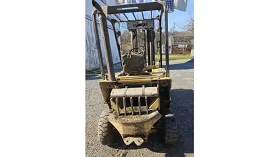 Used CATERPILLAR V-40E Internal Combustion Forklifts: Pneumatic Tire Pennsylvania US | Trustworthy Equipment #1403438