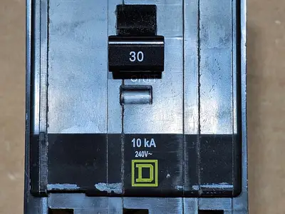 USED SQUARE D QOB330