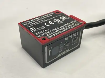 USED KEYENCE ULTRA-COMPACT 1D AND 2D CODE READER FIXED TYPE