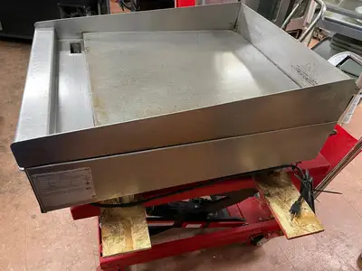 Used Vulcan Used Vulcan 924RX-24 Natural Gas 24" Flat Top Griddle with Thermostatic Controls Commercial Flat Top Griddles Illinois US | Falcon Restaurant Supply #1376141