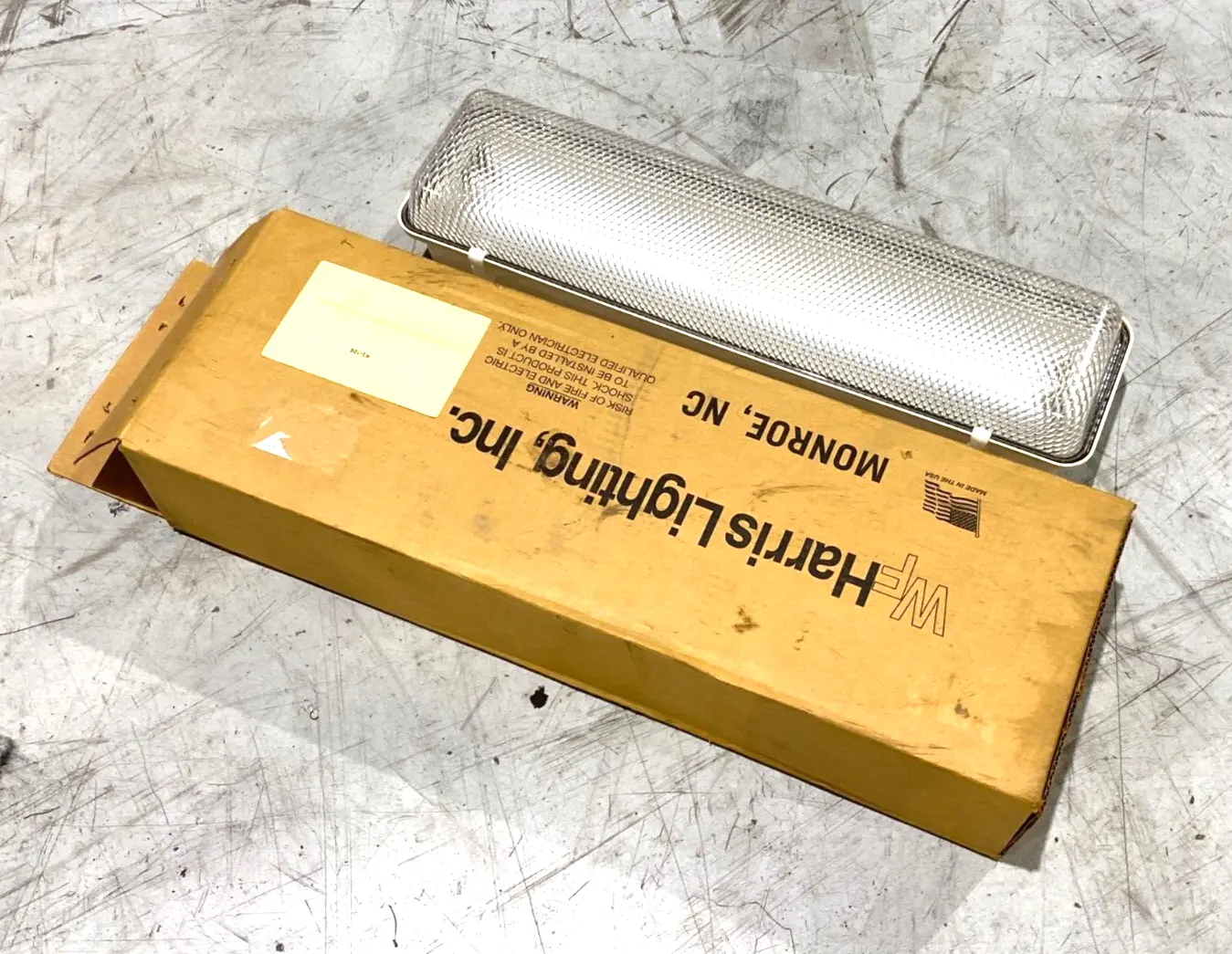 USED WF HARRIS FACILITY LIGHTING UNIT CLEAR PRISM