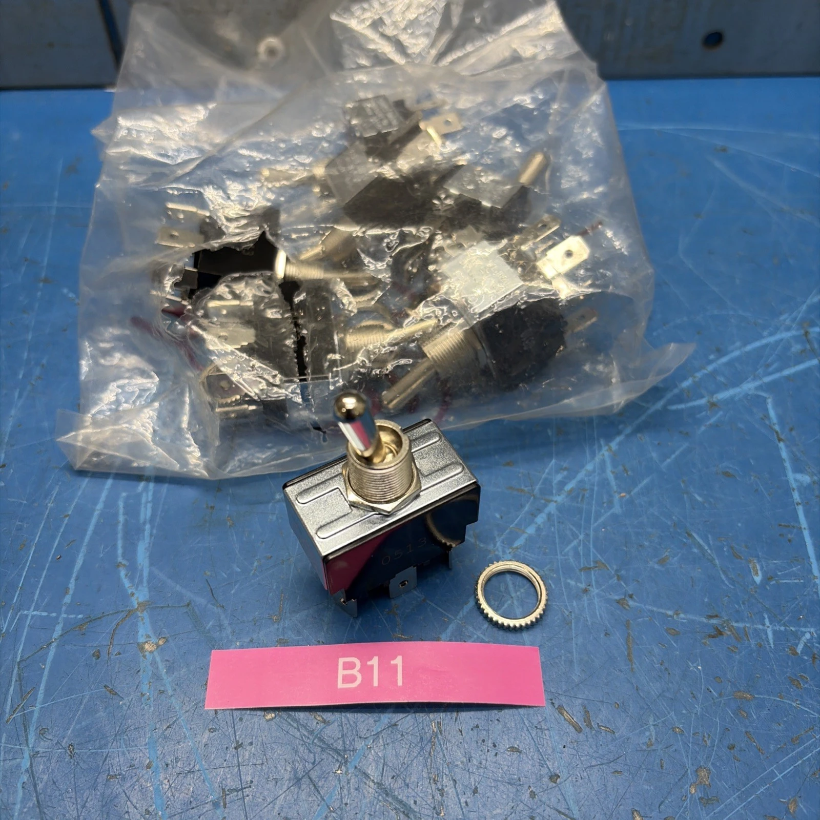 (7) Toggle Switches LR39145 80000 Series PN LR39145 Fast 🇺🇸 Shipping