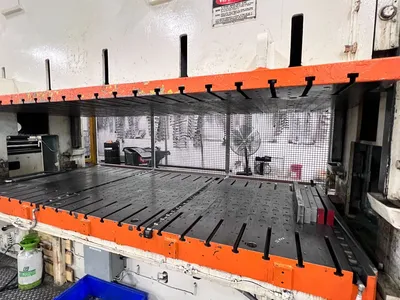 1968 VERSON S2-400-132-60T Straight Side Double Crank Press | Universal Press & Machinery (UPM) (13)