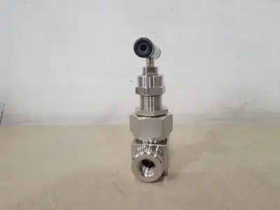 NEW SWAGELOK SS-6NBF4