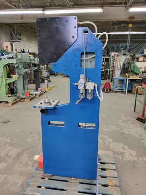 USED BTM CLINCHING MACHINE