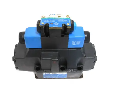 NEW VICKERS 02-339826 SOLENOID VALVE DG5V-8-S-8C-VM-FTWL-B-10 DG4V3S6CVMFTWLB560