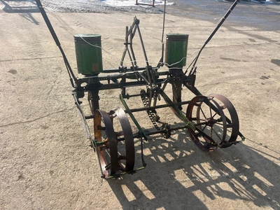 JOHN DEERE 2 row Corn Planter | County Equipment Company LLC (4)