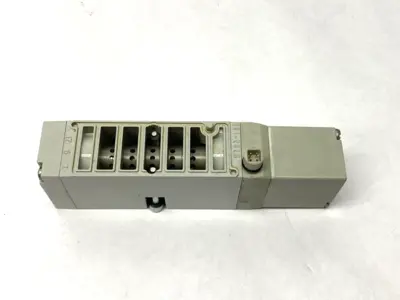 USED NUMATICS PNEUMATIC SOLENOID VALVE 1/4" PORTS 24VDC NO GASKET
