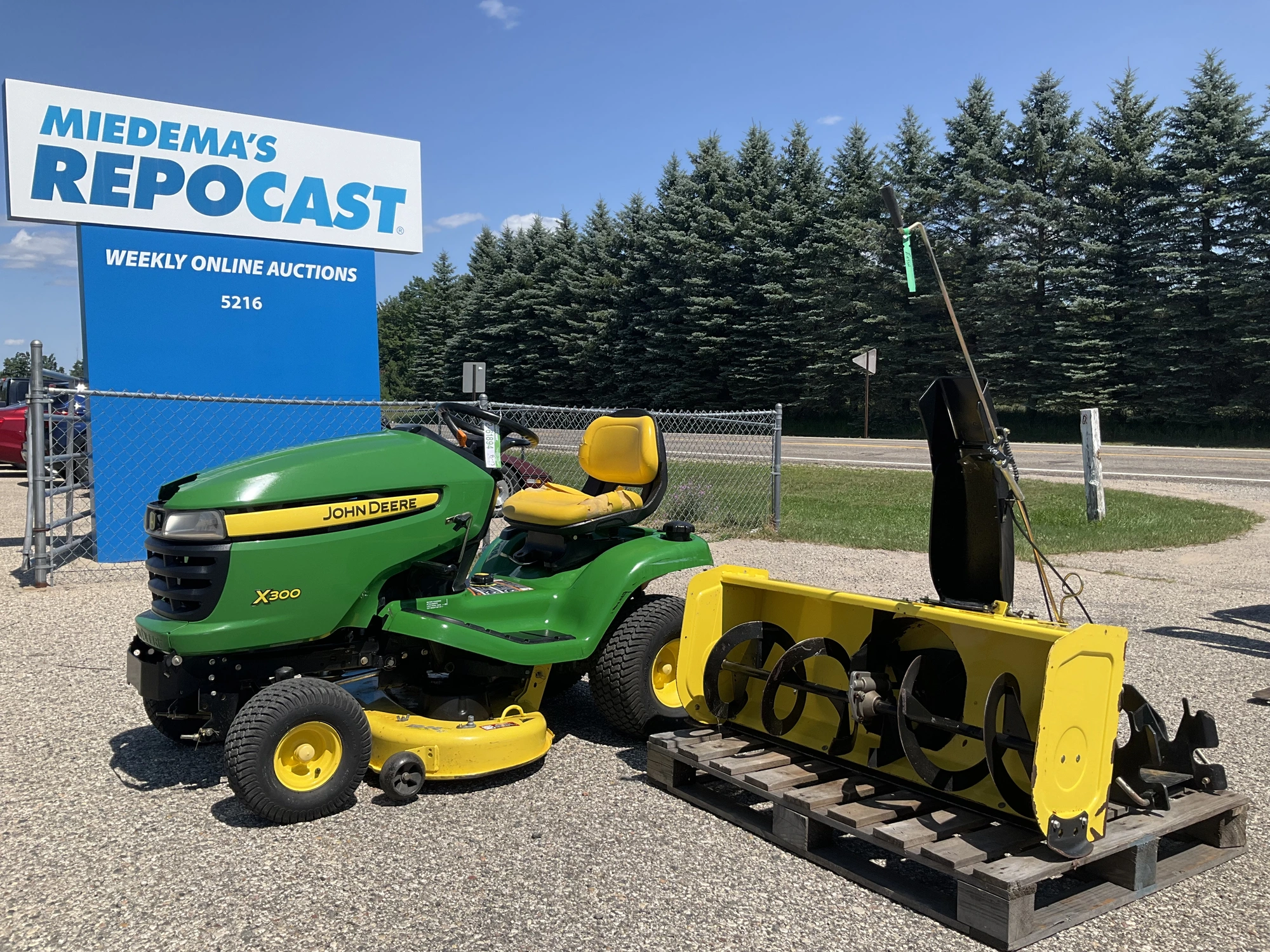 Used JOHN DEERE X300 Mowers Michigan US | Miedema Asset Management Group #1337425