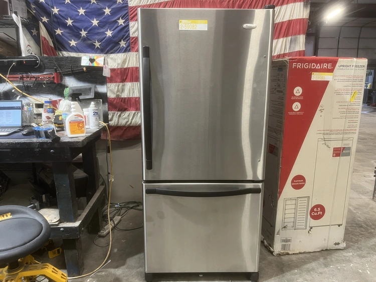 Used WHIRLPOOL GOLD FREEZER ON BOTTOM Refrigerators Michigan US | Miedema Asset Management Group #1425132