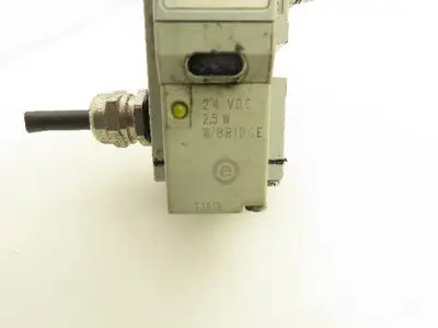 Numatics 122BA4Z2ML00061 Pneumatic Solenoid Valve w/Manifold Base 24VDC
