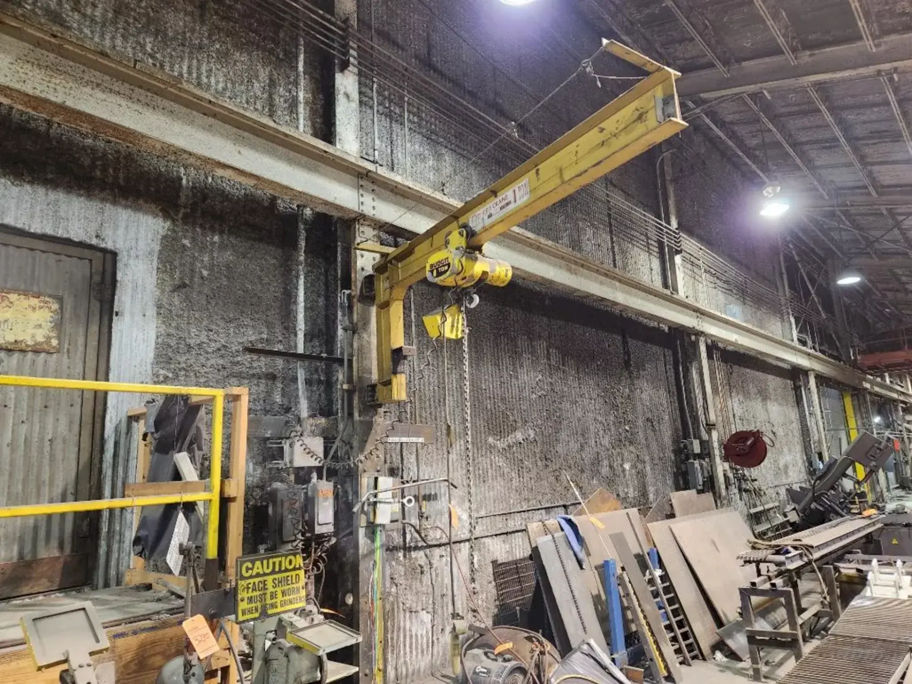 1 TON RELIABLE WALL MOUNTED JIB CRANE W/ 1 TON BUDGIT HOIST & TROLLEY: YOBRO #25151
