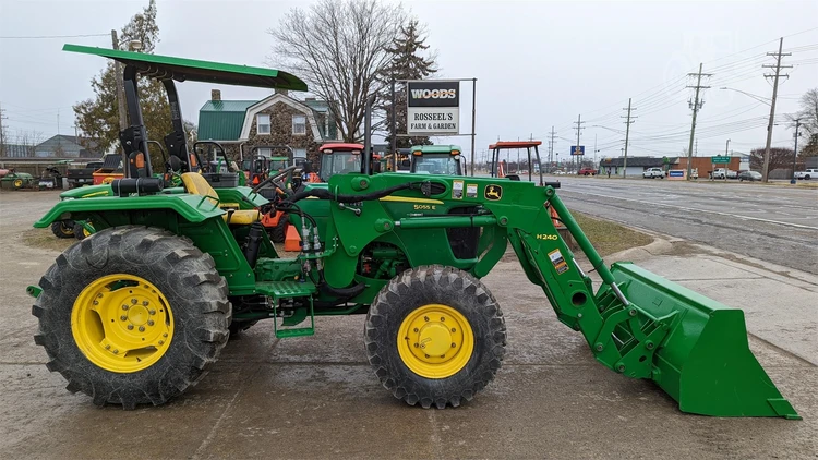 Used 2013 JOHN DEERE 5055E Agricultural Tractors | Rosseel's Equipment Inc #720633