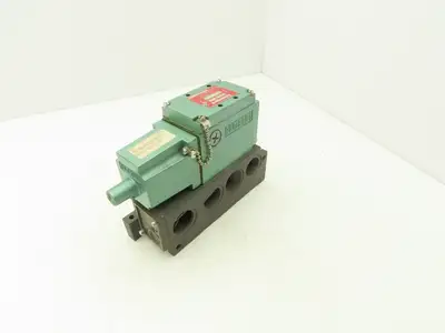 Numatics 34SAD415K013A Solenoid Valve w/ Manifold Block 120V 150 PSI 1/2" NPT