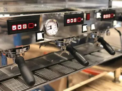 USED LA MARZOCCO LINEA CLASSIC AV
