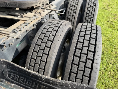 Used 2006 FREIGHTLINER COLUMBIA TANDEM AXLE SEMI TRUCK Conventional trucks Michigan US | Miedema Asset Management Group #1287701