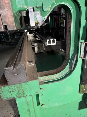 USED 1992 ACCURPRESS 717512