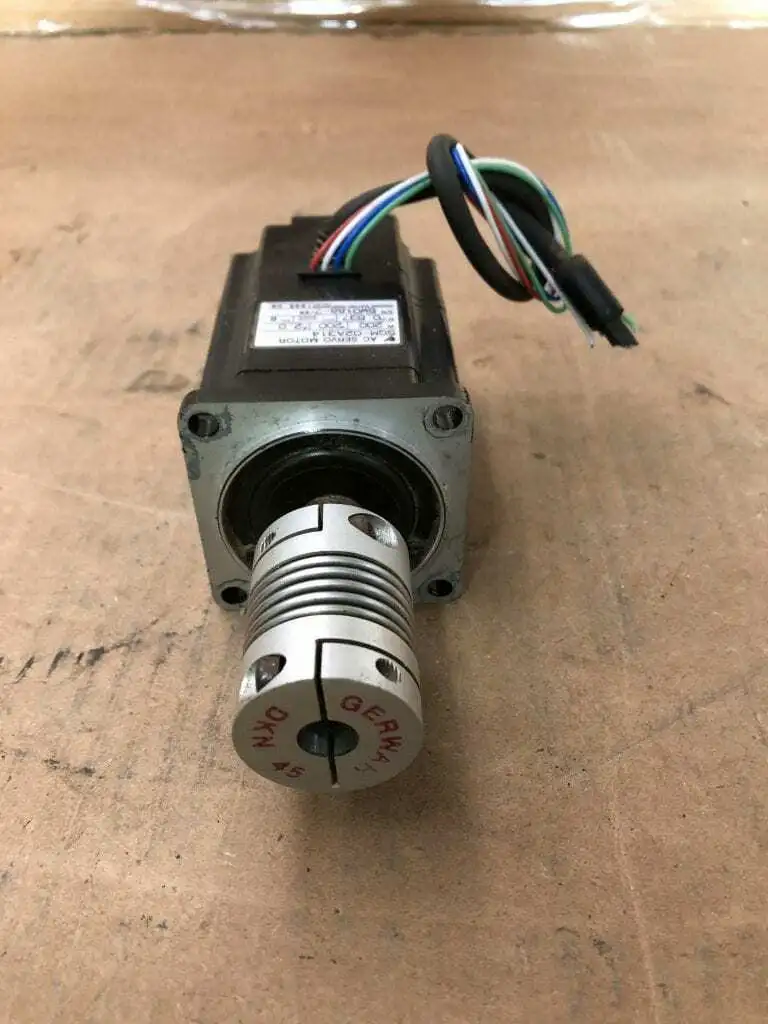 Yaskawa SGM-02A314 AC Servo Motor 200W 200V 2A 3000RPM
