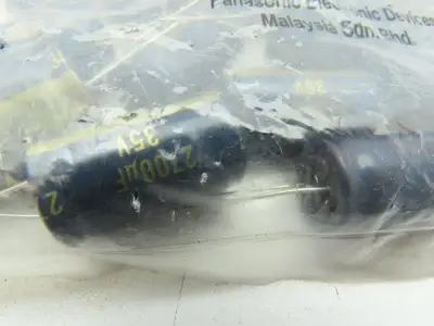 Panasonic FC Series Aluminum Electrolytic Capacitor 35V 2700uF 105C  LOT OF 100