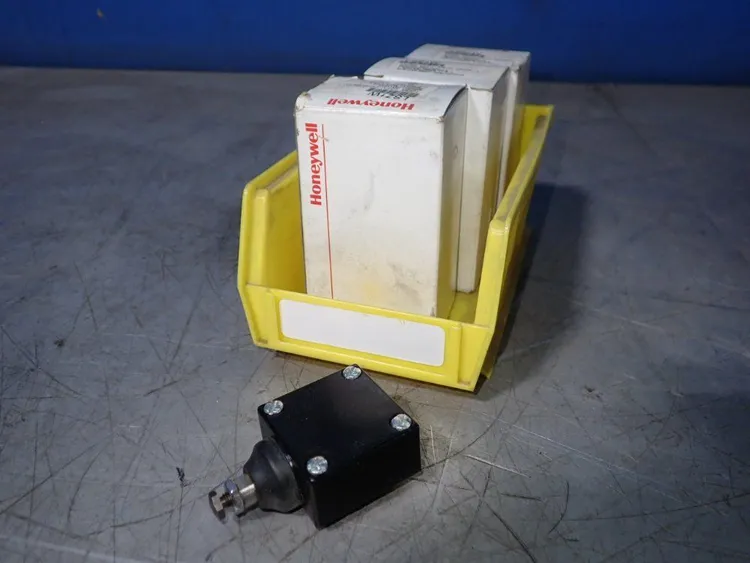 Used HONEYWELL LSZ1W Relays & Switches | HGR 24 #739084