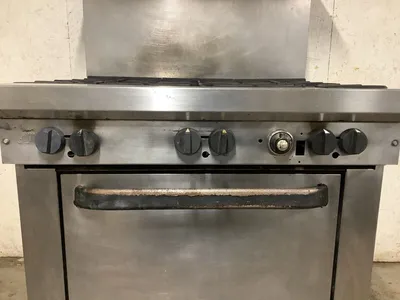 152-0498 Southbend Heavy Duty Natural Gas 6 burner Range w/ Oven