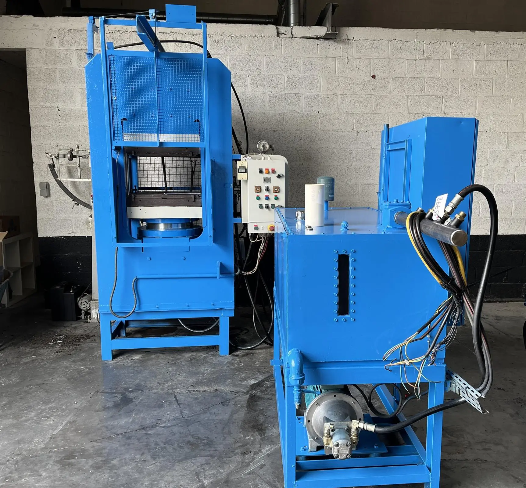 USED ZM 250 TON HEATED