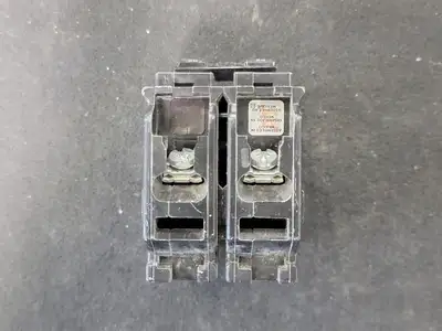 USED SCHNEIDER ELECTRIC CHOM220