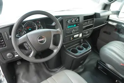 Used 2017 GMC SAVANA G3500 Box trucks Florida US | Truck and Van Outlet #1541709