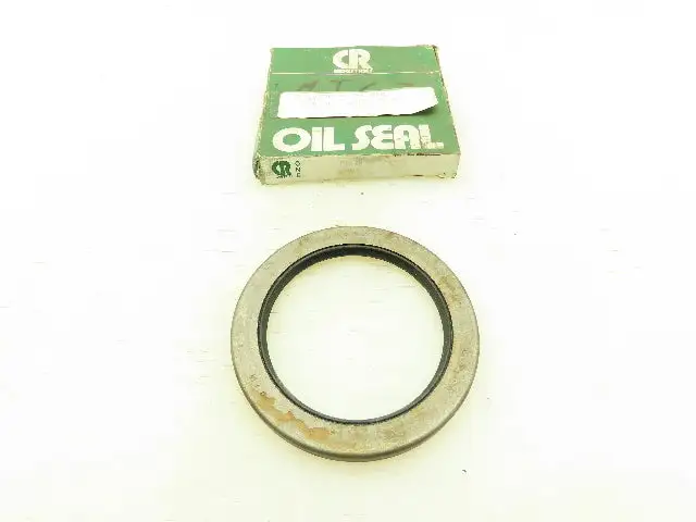 CR 29907 Double Lip Oil Seal 3.00 in Shaft, 4.003 in OD, 0.375 in Width Lot of 4