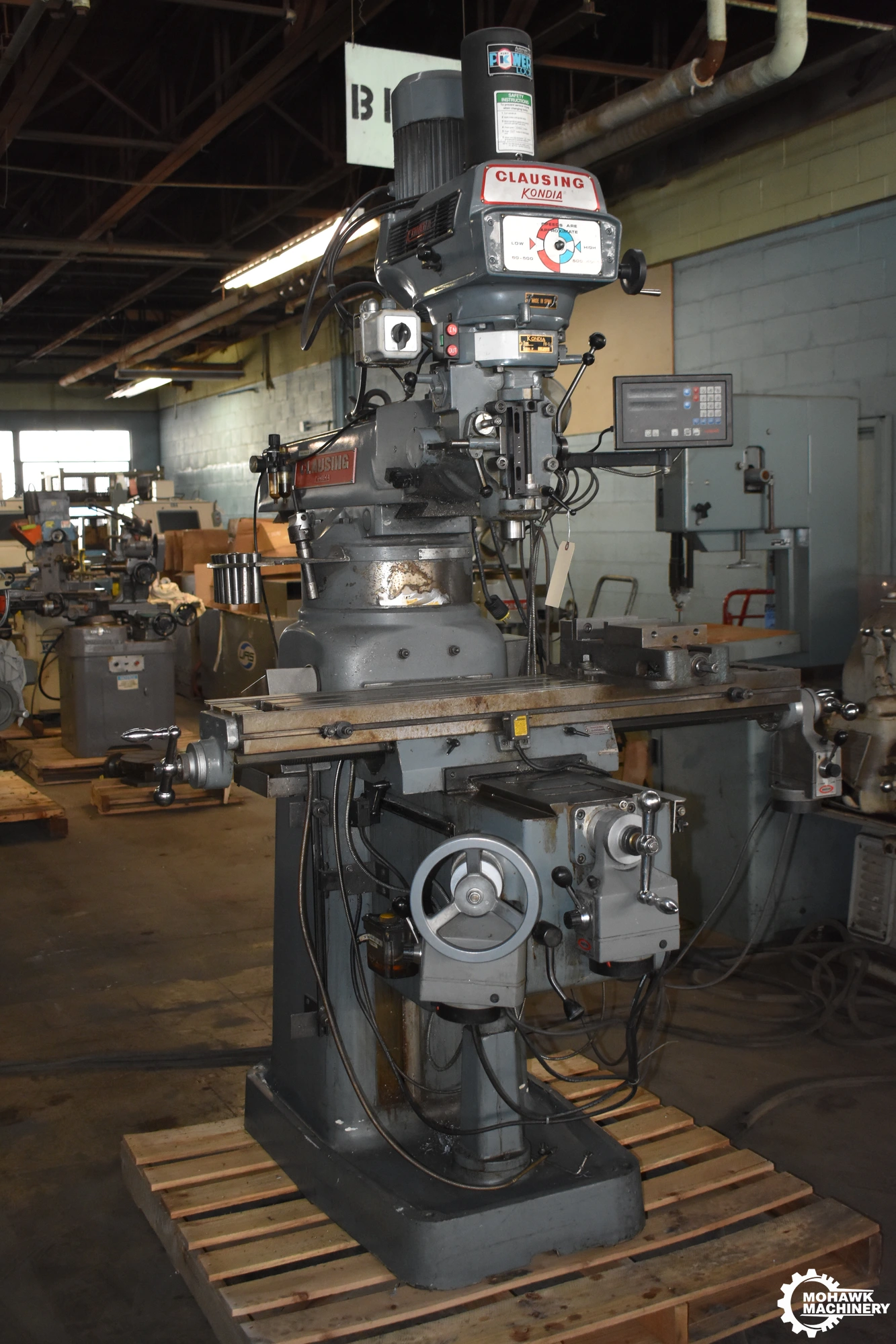 3 HP CLAUSING KONDIA “FV-1” VERTICAL MILL w/POWER LONGITUDINAL CROSS & VERTICAL FEEDS - NEWELL DIGITAL READOUTS - POWER DRAW BAR - KURT VISE