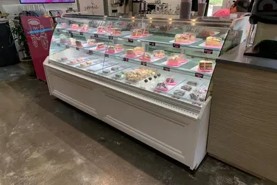 CAYUGA _UNKNOWN_ Curved Glass Display | Harvest Equipment and Fabrication Inc (1)