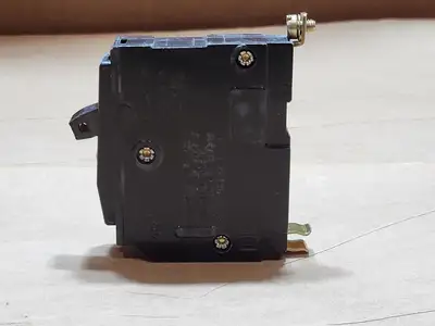 USED SQUARE D QOB120