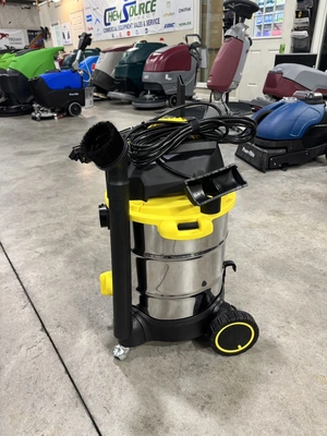 Tornado 8 Gallon Wet/Dry Vacuum 94208 NEW