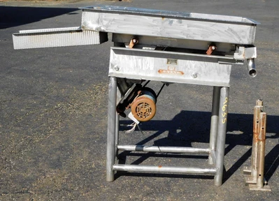 USED AJAX LO VEYOR VIBRATORY PAN