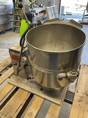 USED GROEN ELECTRIC 10 GALLON TILT KETTLE