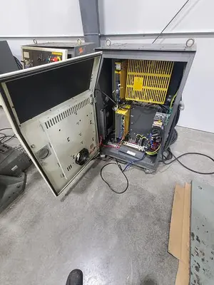 USED 2010 FANUC M-2000IA/900L