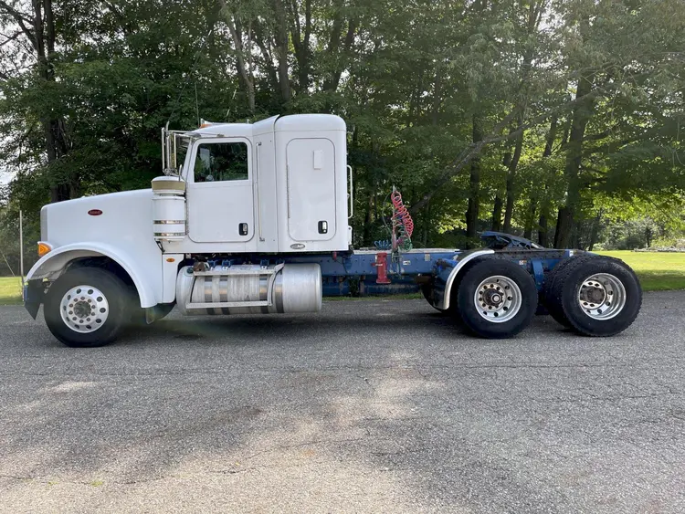 Used 2010 PETERBILT 367 FLAT TOP W/36” SLEEPER Misc Trucks Ohio US | Portage Packaging Systems, Inc. #394281