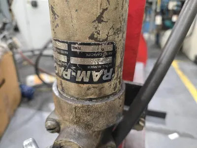 Manual Hydraulic Press (Cylinder Needs Rebuild)