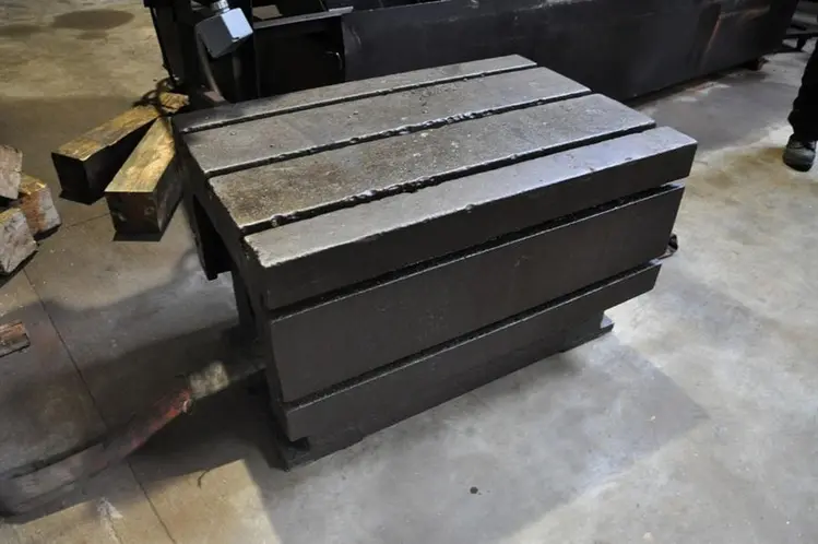 Used CLAMPING BRACKET 610 X 910 X 380 MM Angle Plates BE | Apt International N.V #366402