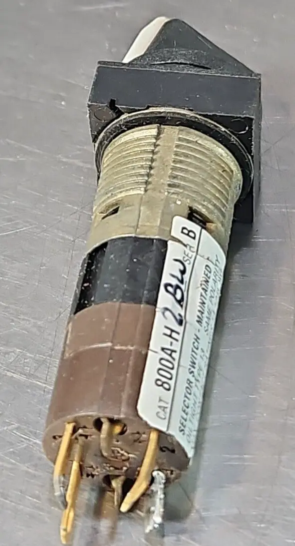 Allen-Bradley 800A-H2BW Ser B Maintained Selector Switch loc4D6