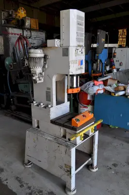 10 TON HYDRAULIC C FRAME PRESS