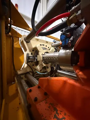 HUSKY HUSKY H200 R880/55 HORIZONTAL INJECTION MOULDING MACHINES | INJECTION DEPOT (6)