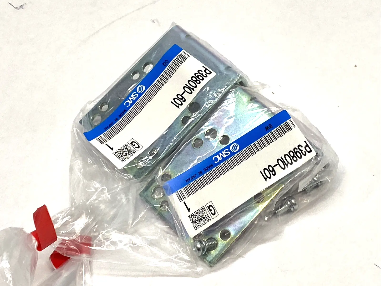 NEW SMC L-BRACKET LOT OF 2