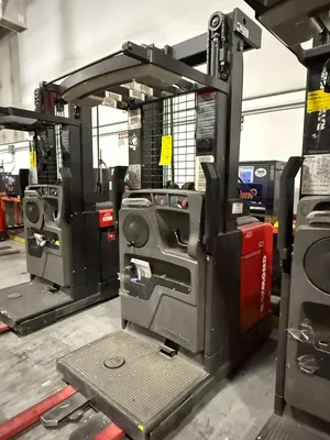 RAYMOND 550-OPC30TT Forklifts | ListingHippo (1)