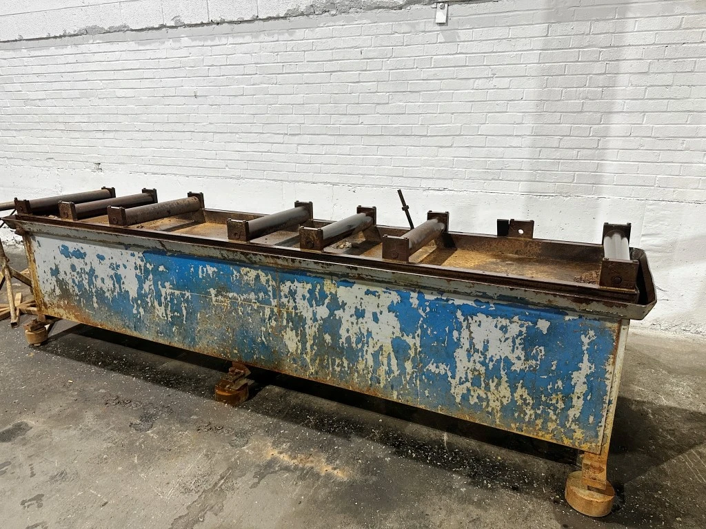 SAW 22"W X 10'8"L ROLLER CONVEYOR FEED TABLE
