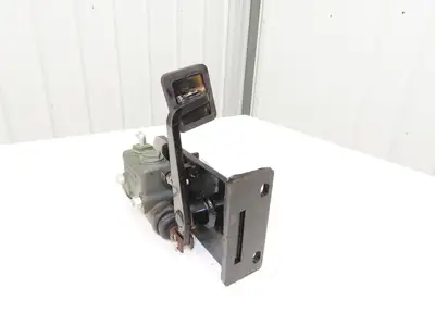 Landoll LSC30 Hydraulic Brake Pedal Master Cylinder Assembly Off LSC30 Forklift