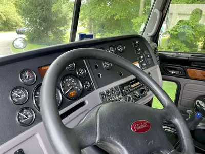 USED 2011 PETERBILT 367
