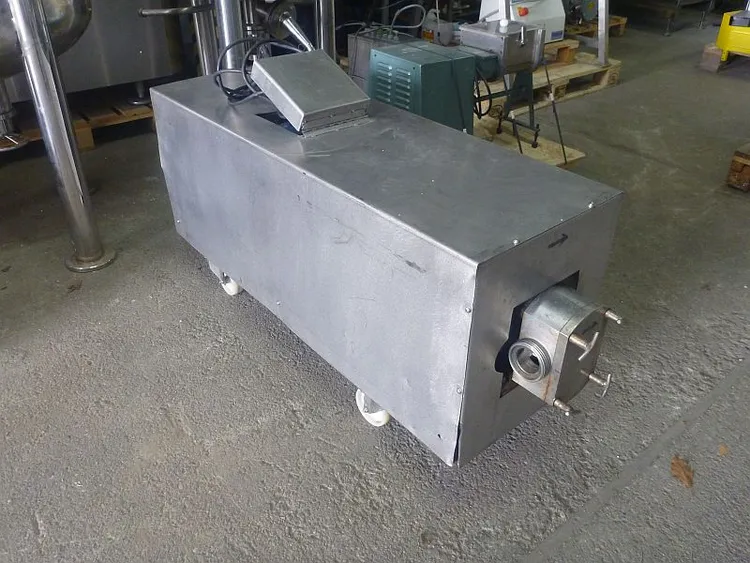 Used LOBE 3.7 kW Down Stream - Gear Pumps PL | Perry Equipment #121641